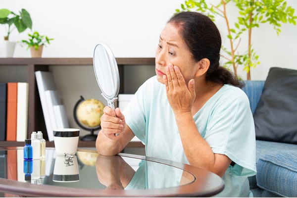 50代の肌悩み、くすみを解決するには？