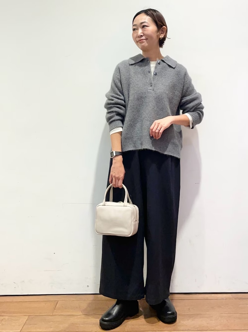 今年らしさ抜群の襟つきニット