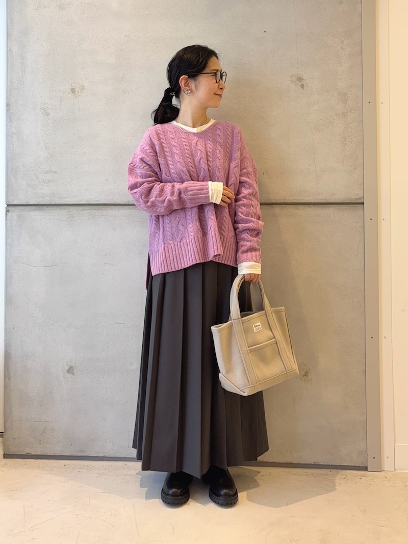 ワイドな形＆サイドスリットでほっそり見え