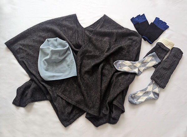 ケープストール、ネックウォーマー、フィンガーレス手袋、アーム＆アンクルウォーマー、柄物ソックス