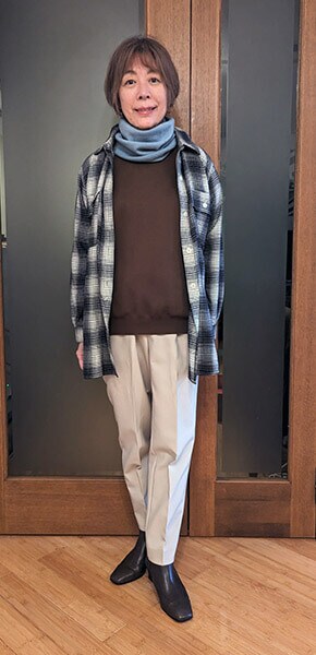 クルーネックニットがタートルに変身