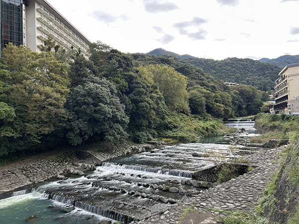 再び箱根湯本へ。川の音とジェラートで締めくくり