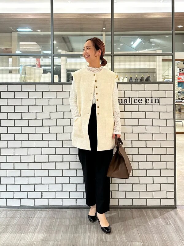 アイボリーで整える。きちんと感と安心感を両立