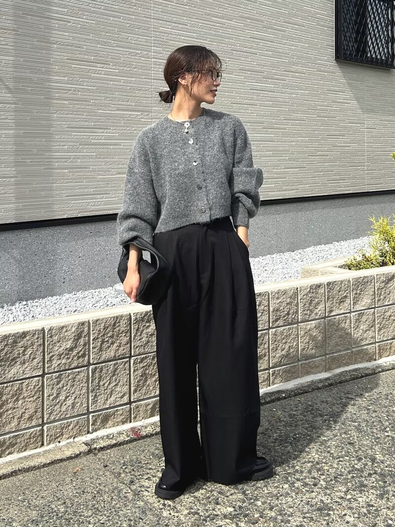 一本は欲しい！万能な黒のタックワイドパンツ