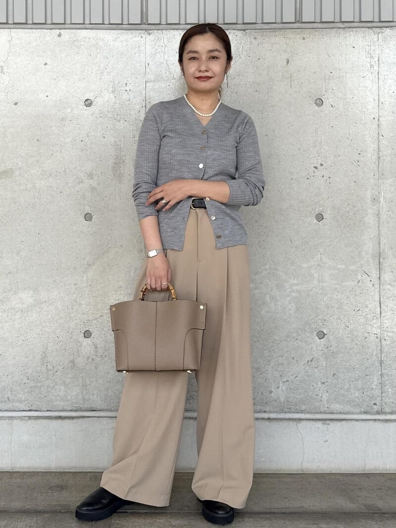 グレー＆ベージュの配色は知的で上品