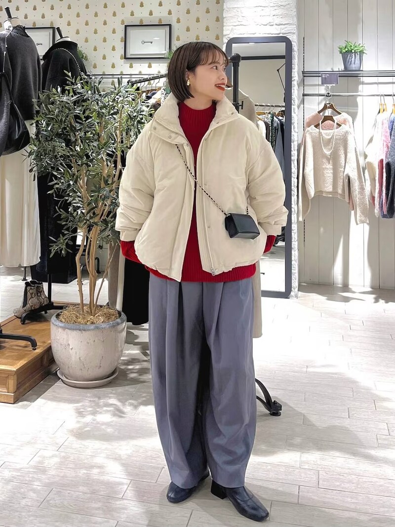 たっぷりシルエットがかわいいグレーのパンツ