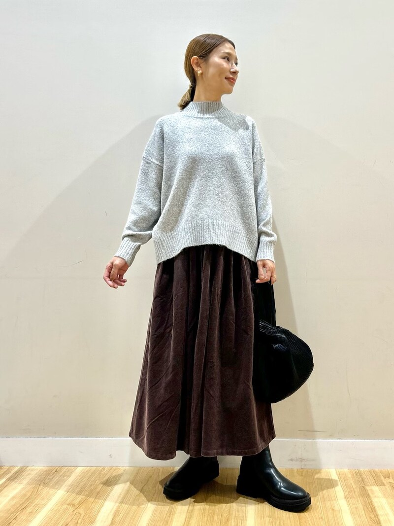 ギャザーたっぷりでフェミニンなフレア