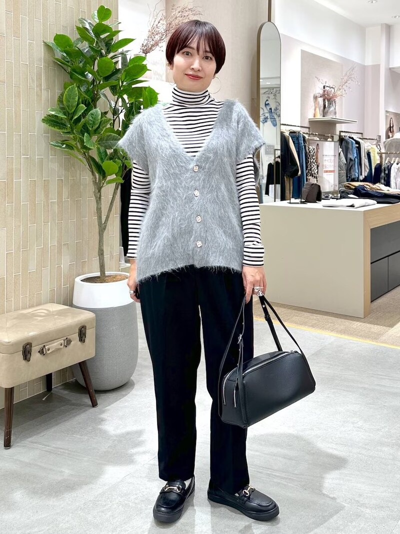 毛足の長いシャギーベストで異素材ミックス