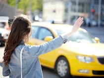 【オトナの心理テスト】タクシーでどの席に乗る？暴かれる人間関係における自分の役割