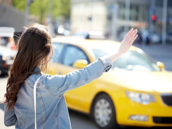 【オトナの心理テスト】タクシーでどの席に乗る？暴かれる人間関係における自分の役割