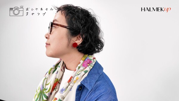 今回は赤のピアスとバッグを合わせました。