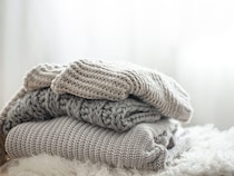 セーター、洗濯してる？何回着たら洗うべき？「汚れがつきにくくなる」小技紹介