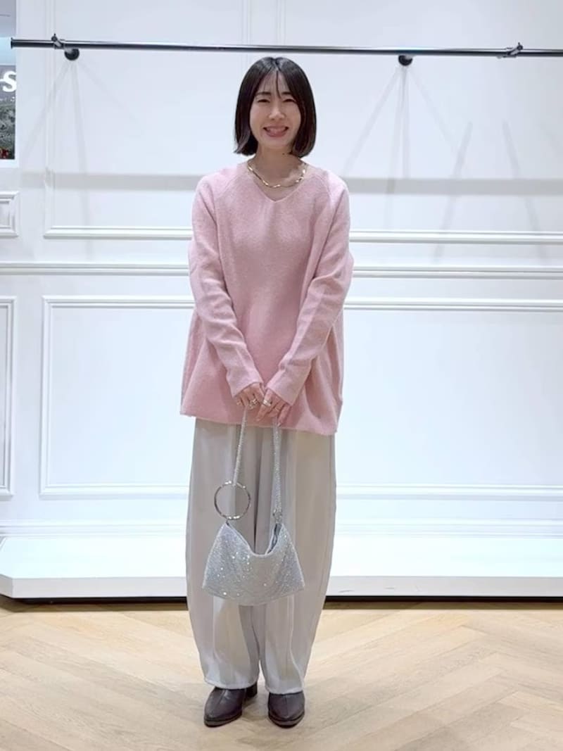 起毛感のあるふんわりニットで華やか