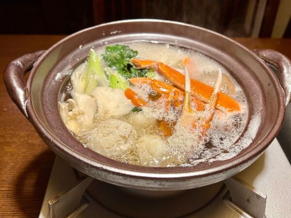 食事は「器と料理のマリアージュ」。冬は“蟹会席”が本番