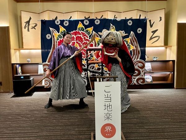 夜のハイライトは、毎夜の加賀獅子舞