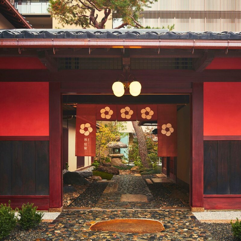 文化財の宿を堪能！「界 加賀」で楽しむ、蟹・温泉・ 金継ぎ体験