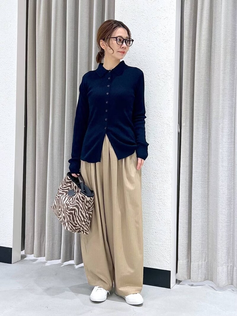 トレンドの襟つきニットで今っぽさを