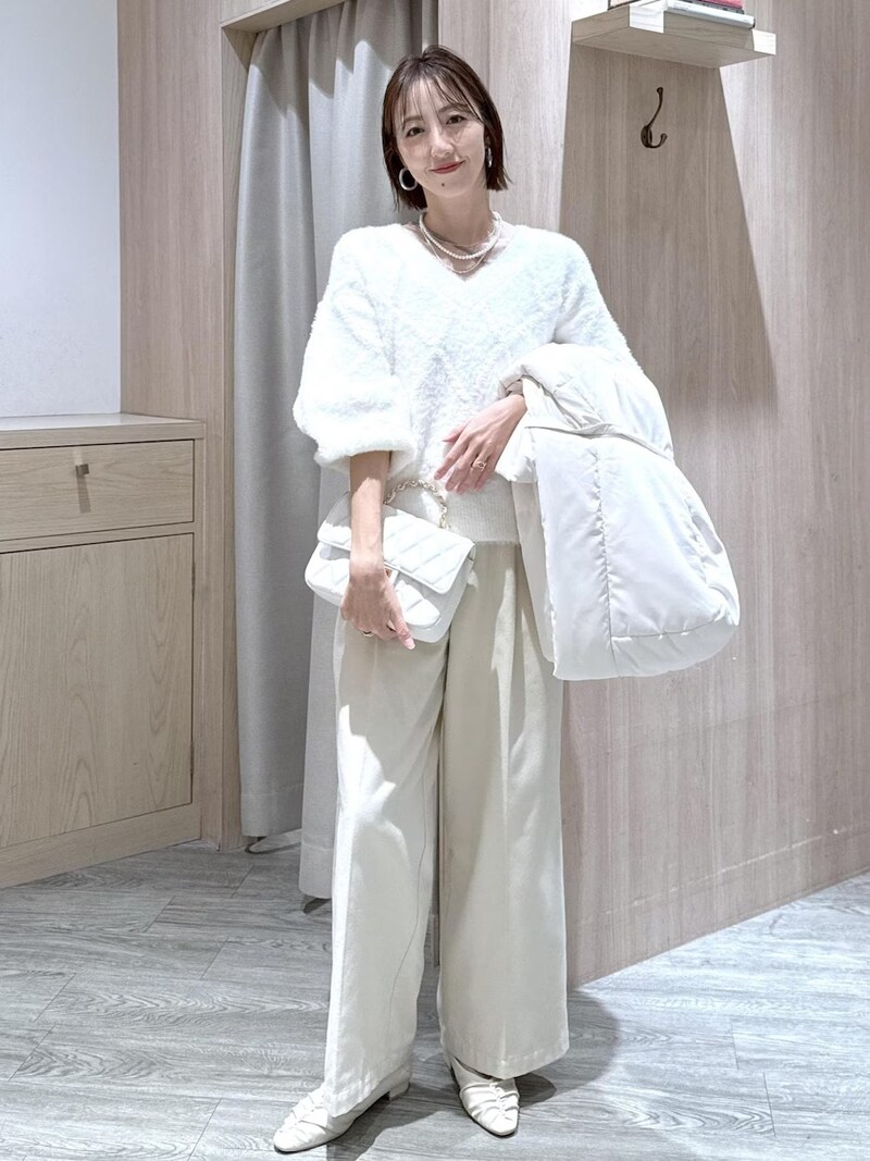 オールホワイトでリュクスなパンツコーデ