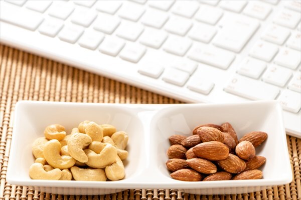 持ち運びも簡単、おやつ感覚で食べられるアーモンド