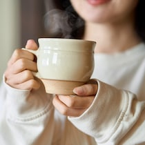 「おひとりさまが楽しい」は強がり？50代女性が抱える「寂しさと違う不安」の正体