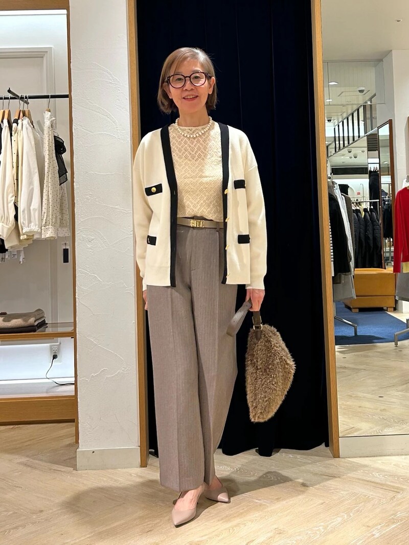 バイカラーのジャケット見えカーデを主役に