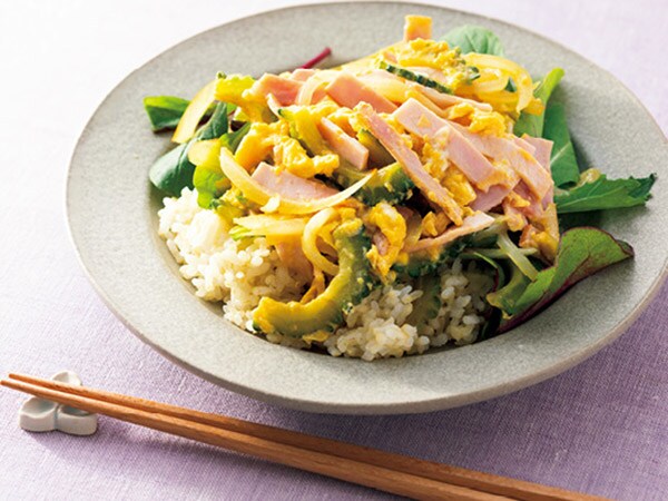 【ゴーヤー入り卵炒めのっけ丼】栄養価の高い野菜を使って