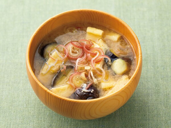 【ナスと油揚げのじゃこだしみそ汁】じゃこを使っただしで手軽に！