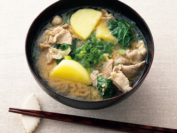 【ジャガイモモロヘイヤ豚汁】疲労回復にピッタリの豚汁。