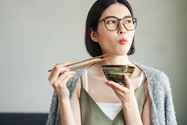 よくかむだけでOK。血糖値も食べすぎも防げる習慣