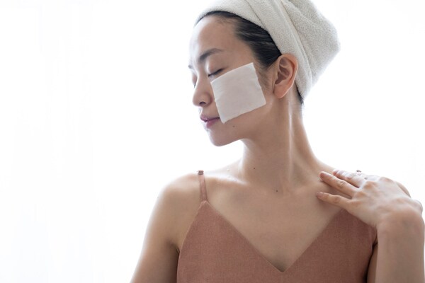 乾燥崩れを徹底的に防ぐ！大人肌のベースメイクの仕上げ方