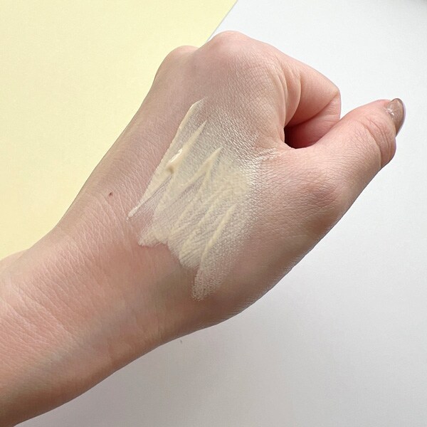 ２．みずみずしい質感のイエロー下地を選ぶ