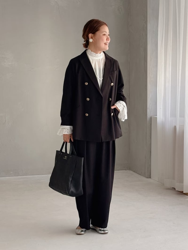 黒ジャケットでマニッシュなパンツコーデ