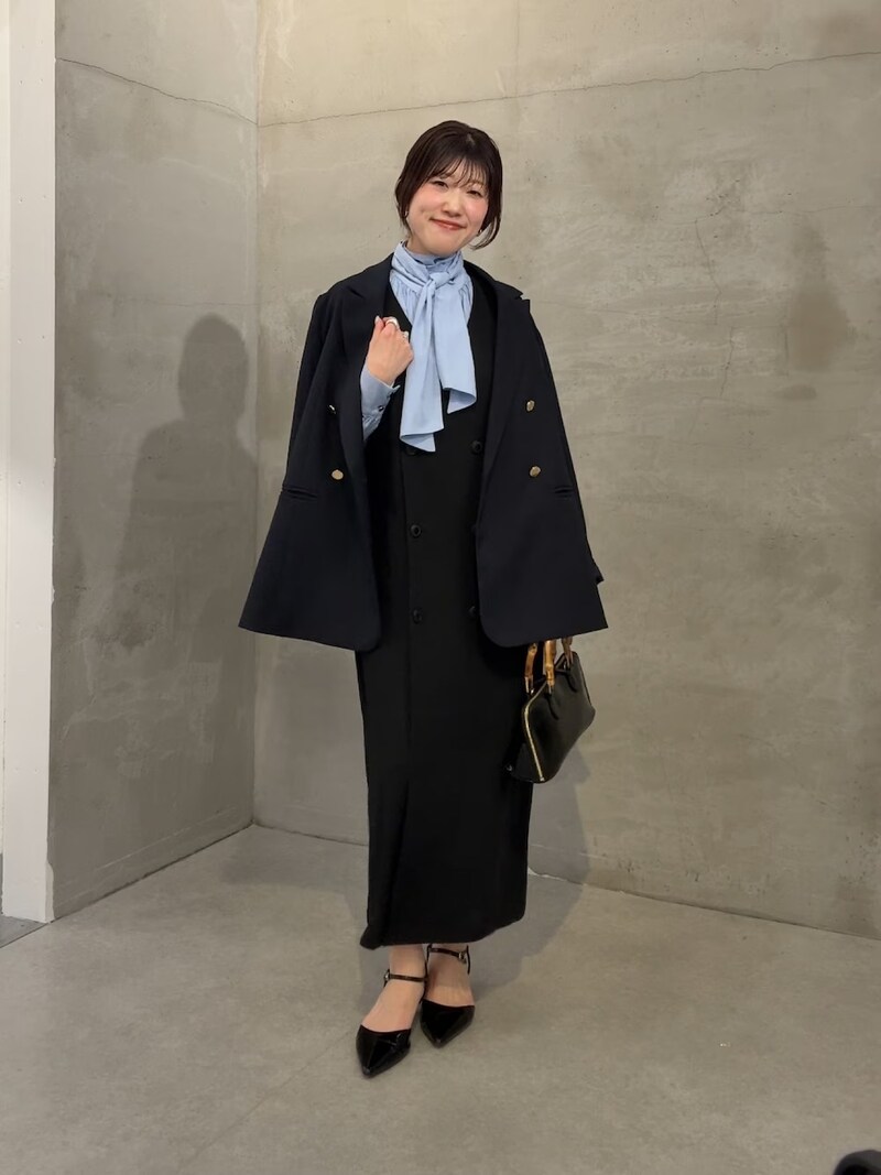 ジャンパースカートにはボウタイブラウスを