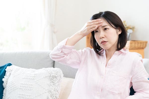 更年期の不調を「我慢」してしまいがちな女性たち