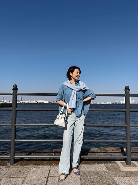 ブルーを重ねて、デニムをもっと軽やかに