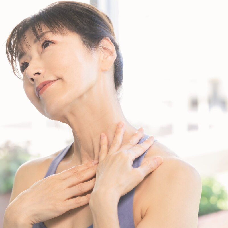 50代女性必見！首をほぐして、肩や首のこりを解消、頭もたるみもスッキリ！