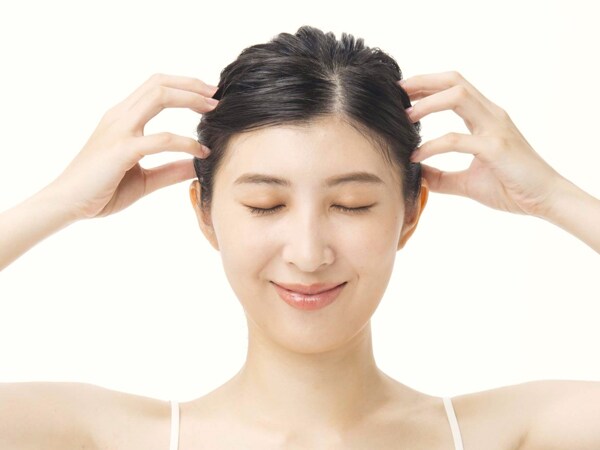 1.側頭部をもみほぐす