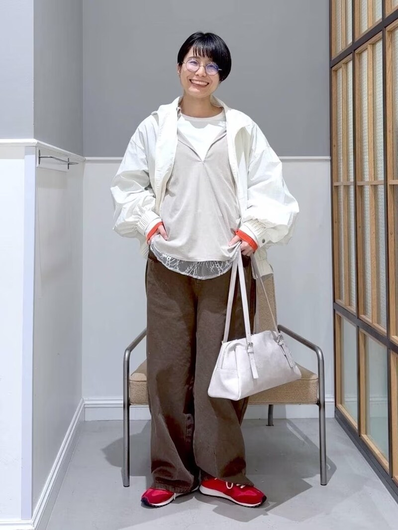 「赤」を差し色にした垢抜けコーデ