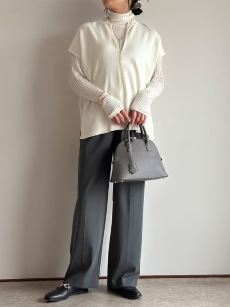 白系のレイヤードで春らしく上品に