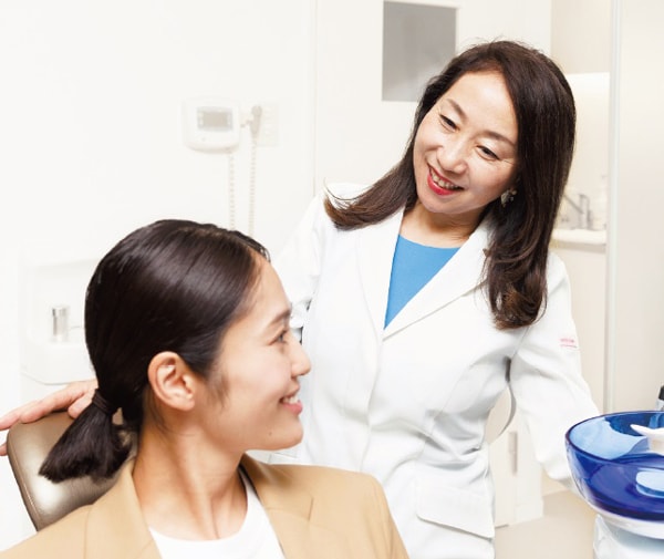 老け顔と幸せ顔の違いはここ!理想の笑顔のポイント