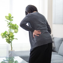 50代から要注意！脊柱管狭窄症になった大人女性の体験記。腰痛持ちと思っていたらある朝激痛が…