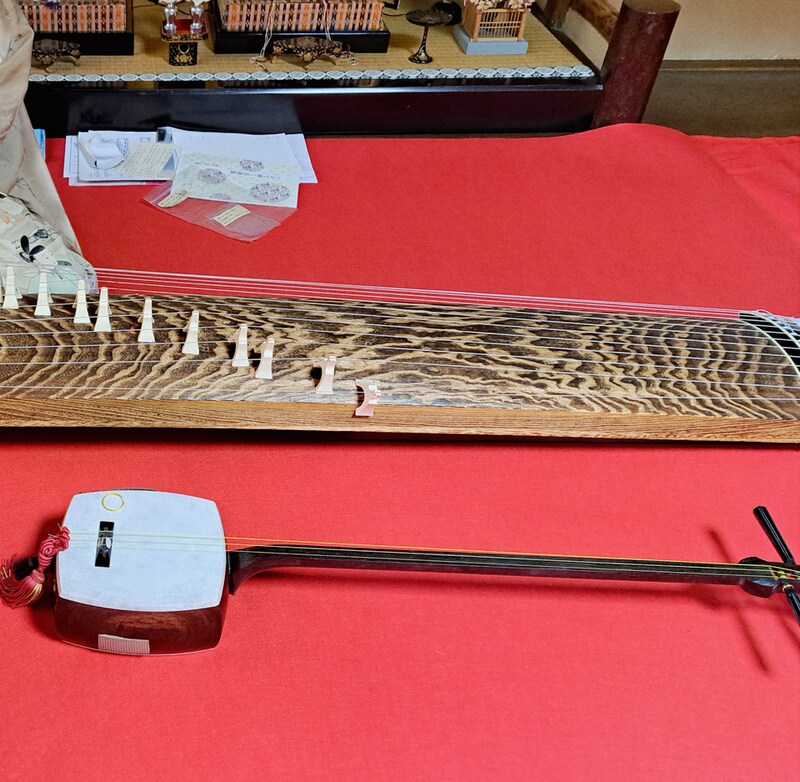 60代、忙しない日々を越えて。お雛様飾りと和洋の楽器が奏でる、心癒やされる春の音色