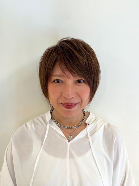 【スタイル1】トップはふんわり、顔まわりはスッキリ！小顔ショート