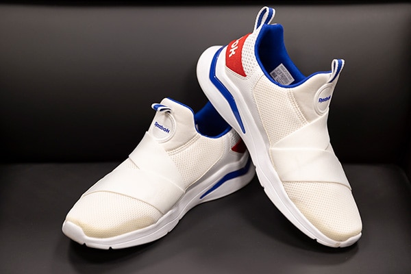 銀粉蝶さんおすすめのリーボックのスニーカーは、持つと驚くほど軽い！色違いで何足も持っているそう。