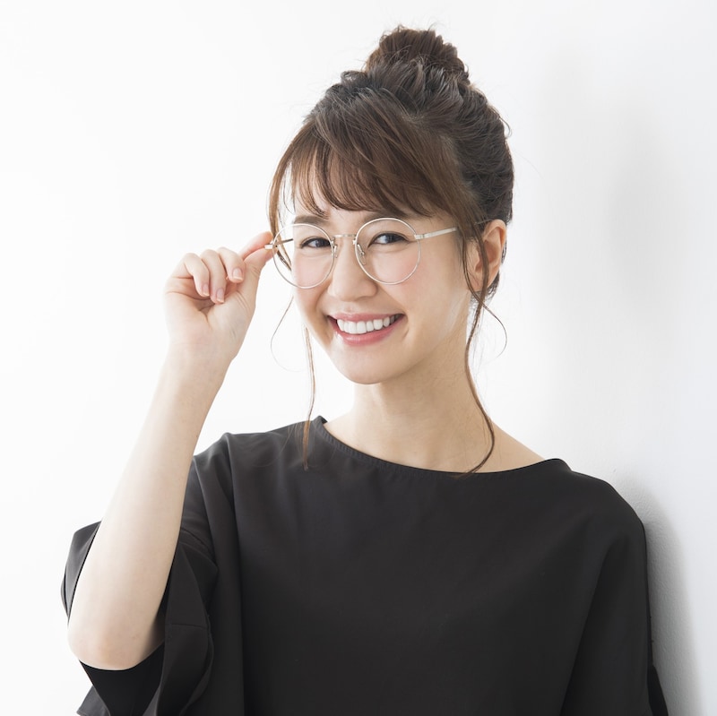 50代写真映えの極意！集合写真で若見えする眼鏡の法則