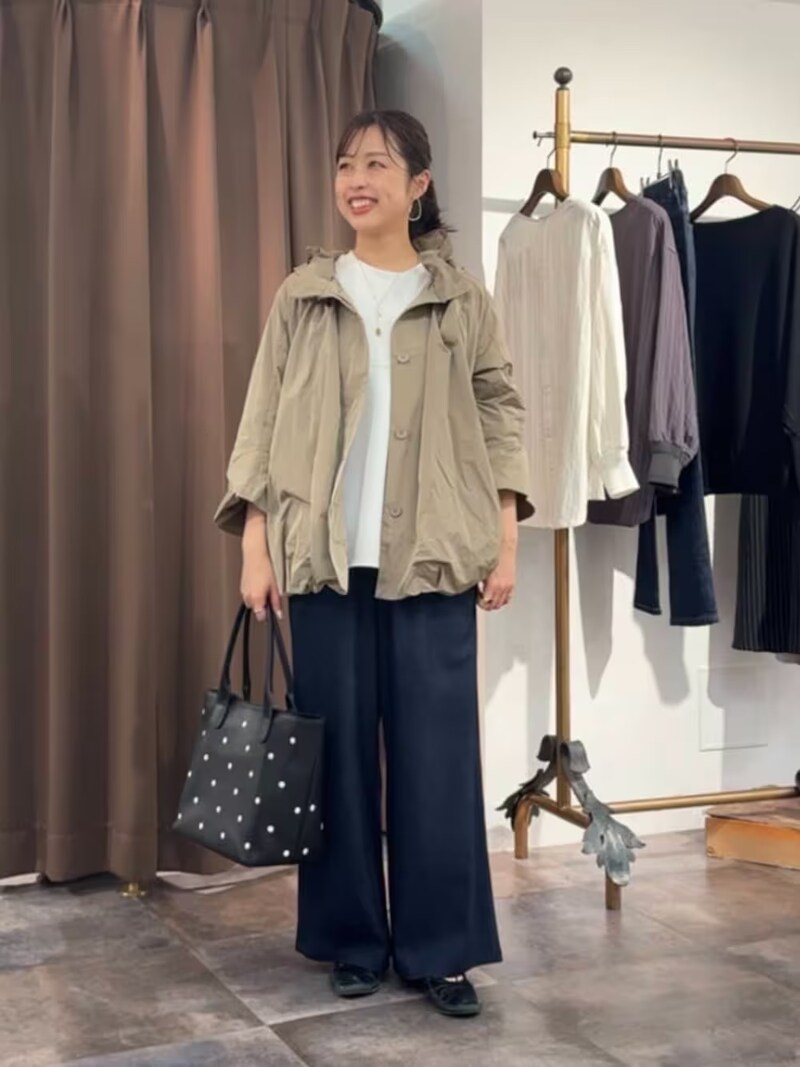 フェミニン派は軽くて楽なバルーンブルゾンを