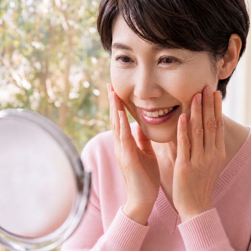 「50代、顔がコケた？」疲れ痩せ顔をふっくら見せる「ハリ感アップの若返りメイク術」