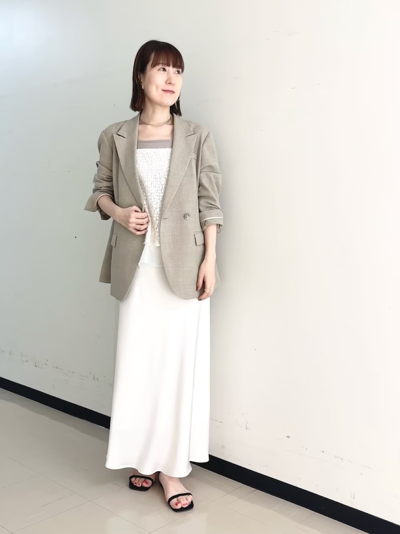万能カラー「ベージュ」はオーバーサイズを
