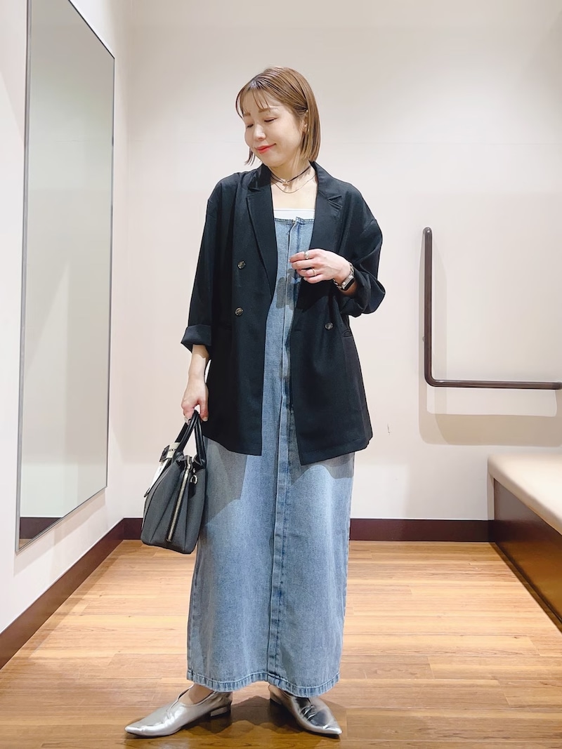 「黒」のリネン風素材なら軽やかにまとまる