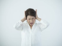 50代、ストレスが限界に達した時に出る12のサインとは？症状と対処法【医師監修】